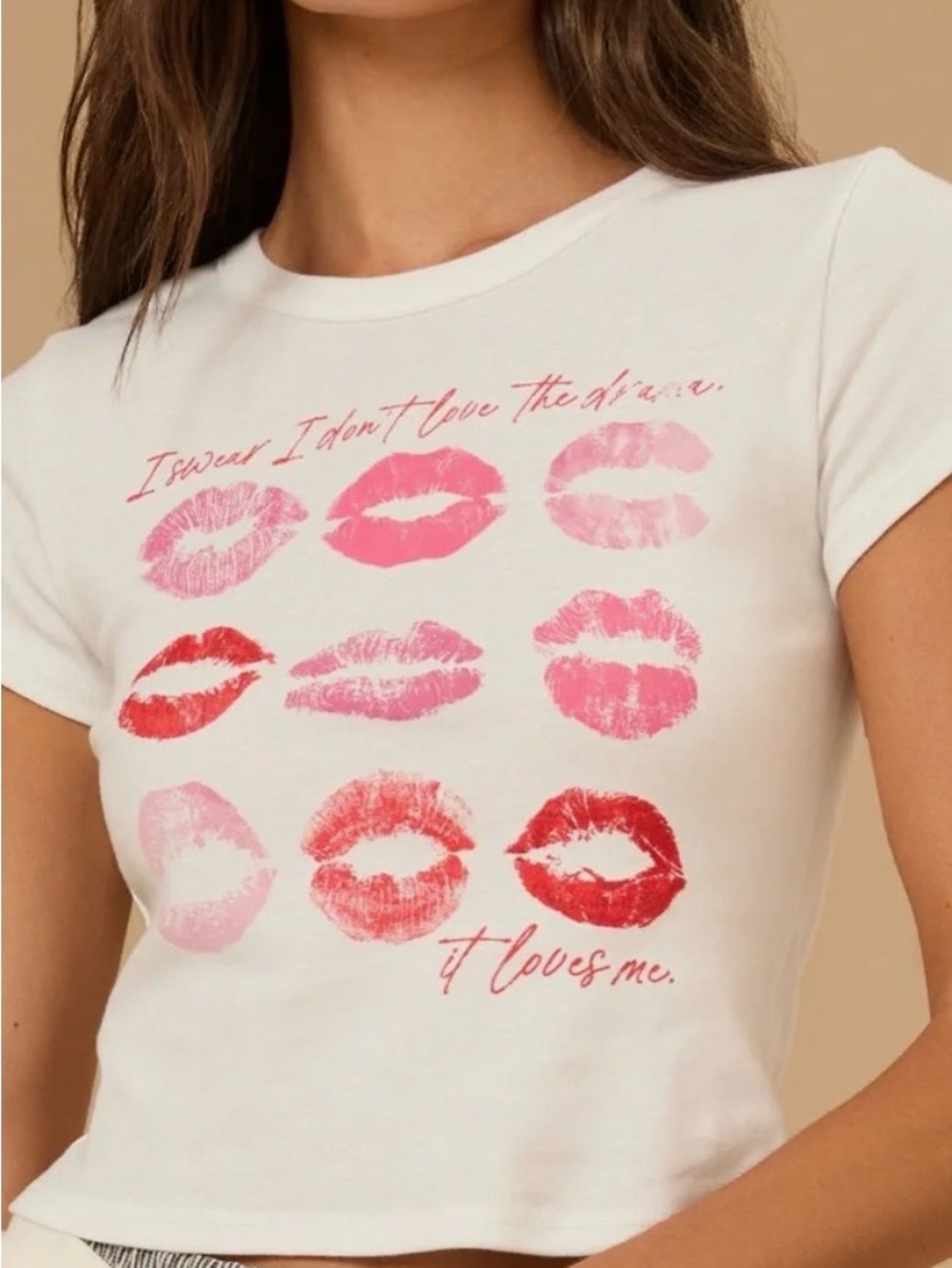 white lipstick kiss graphic baby tee size M
